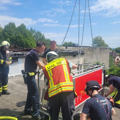 FW-BO: Glutnester an der Hattinger Straße - Feuerwehr Wuppertal unterstützt mit Spezialgerät