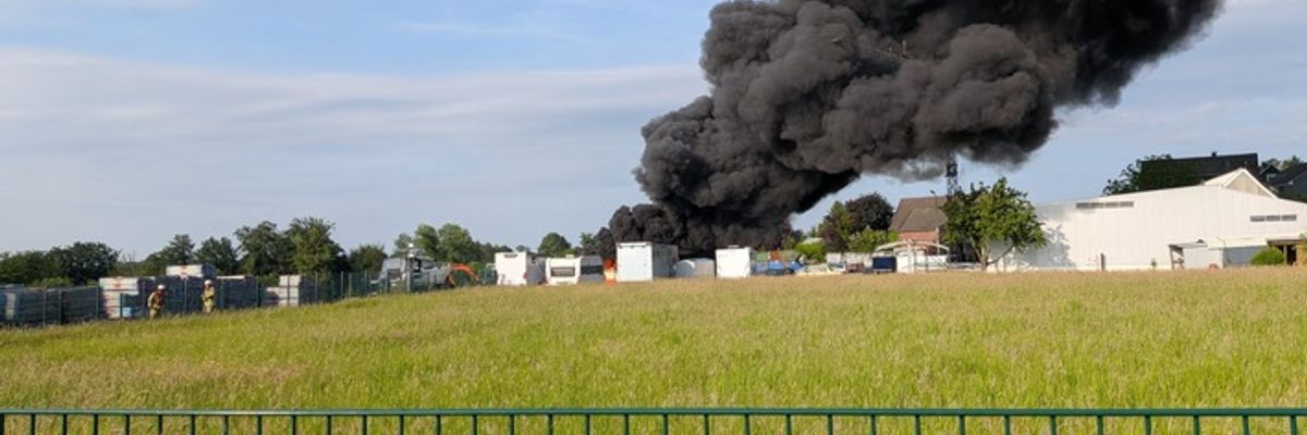FW Burscheid: Großbrand beschäftigt Feuerwehr am Samstag