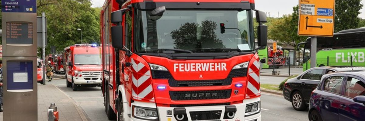FW-E: Feuerwehr befreit Person aus Zwangslage am Hauptbahnhof