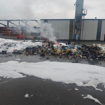 FW Dörentrup: Brand im Industriegebiet Dörentrup-Humfeld - Feuerwehr erneut im Großeinsatz