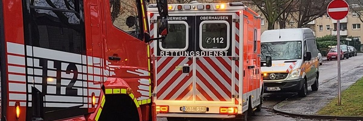 FW-OB: Verdacht auf Gasaustritt - Feuerwehr räumt Gebäude