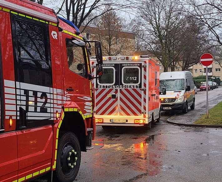 FW-OB: Verdacht auf Gasaustritt - Feuerwehr räumt Gebäude