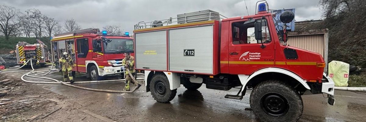 FW Weinheim: Feuerwehr Weinheim unterstützt bei Brand auf Recyclinghof in Neckarhausen