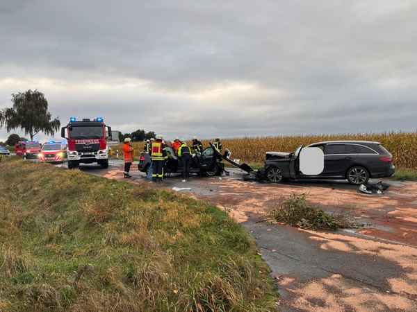 FW-ROW: Verkehrsunfall auf L142: Beifahrer von Feuerwehr befreit