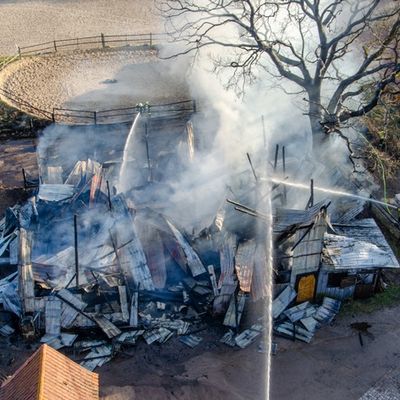 FW-RD: Scheune auf Pferdehof in Blumenthal abgebrannt