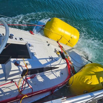 FW Konstanz: Gestrandetes Segelboot