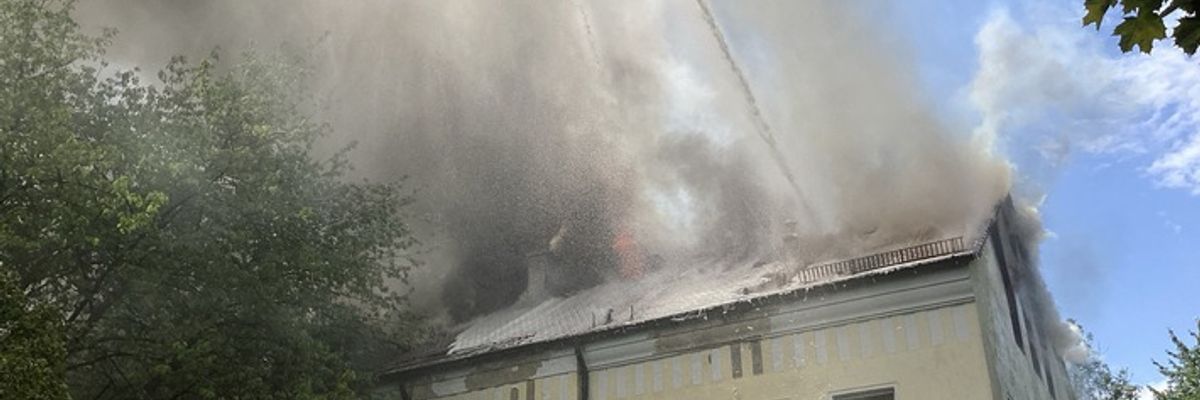 FW-M: Zwei Dachstuhlbrände fordern zahlreiche Einsatzkräfte der Branddirektion (München)
