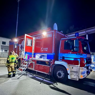 FW-EN: Abschlussmeldung - Brand im Industriebetrieb in Herdecke - Die Feuerwehren des Ennepe-Ruhr-Kreis sind mit 132 Einsatzkräften über 7 Stunde im Einsatz.
