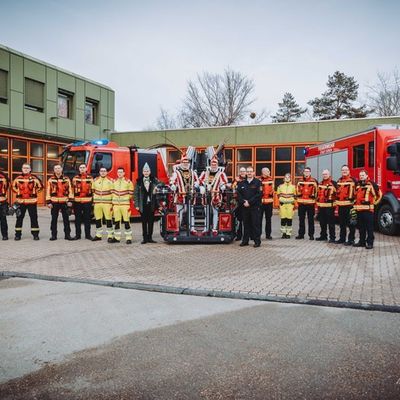 FW Düren: Royaler Besuch in der Feuer- und Rettungswache Düren
