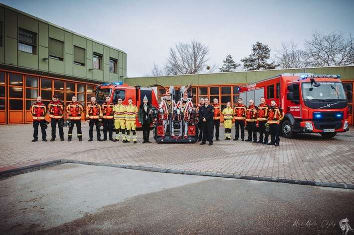 FW Düren: Royaler Besuch in der Feuer- und Rettungswache Düren