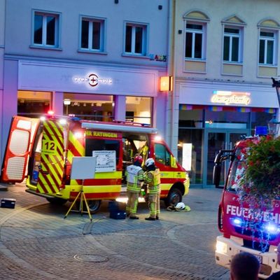FW Ratingen: Feuerwehr Ratingen trainiert Einsatz an St. Peter und Paul