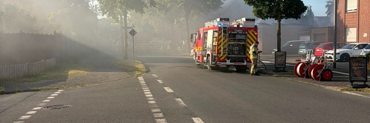 FW Gronau: Wohnhausbrand an der Nienborger Straße - Feuerwehr Gronau verhindert Schlimmeres