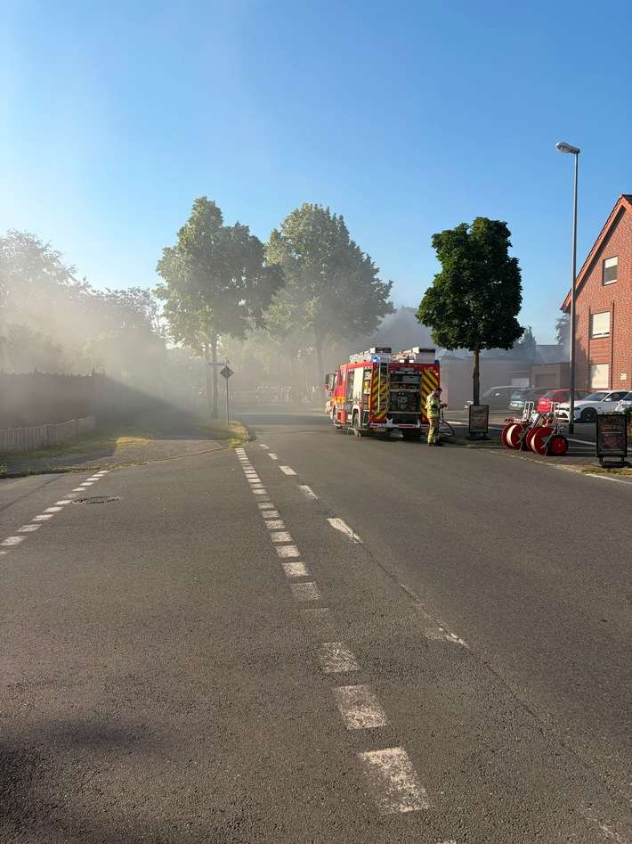 FW Gronau: Wohnhausbrand an der Nienborger Straße - Feuerwehr Gronau verhindert Schlimmeres