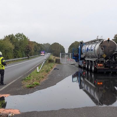 FW Kranenburg: Biomasse statt Gefahrgut: Größerer Feuerwehreinsatz auf der B9 neu