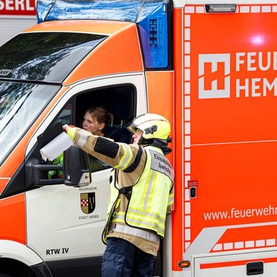 FW-MK: CO Austritt in Wohnhaus, ein Bewohner verstorben