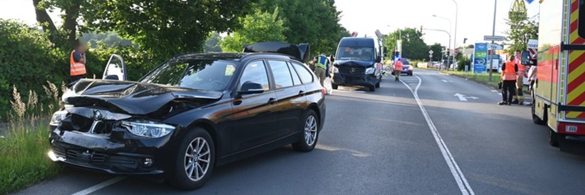 FW Pulheim: Verkehrsunfall auf L183 - Bonnstraße