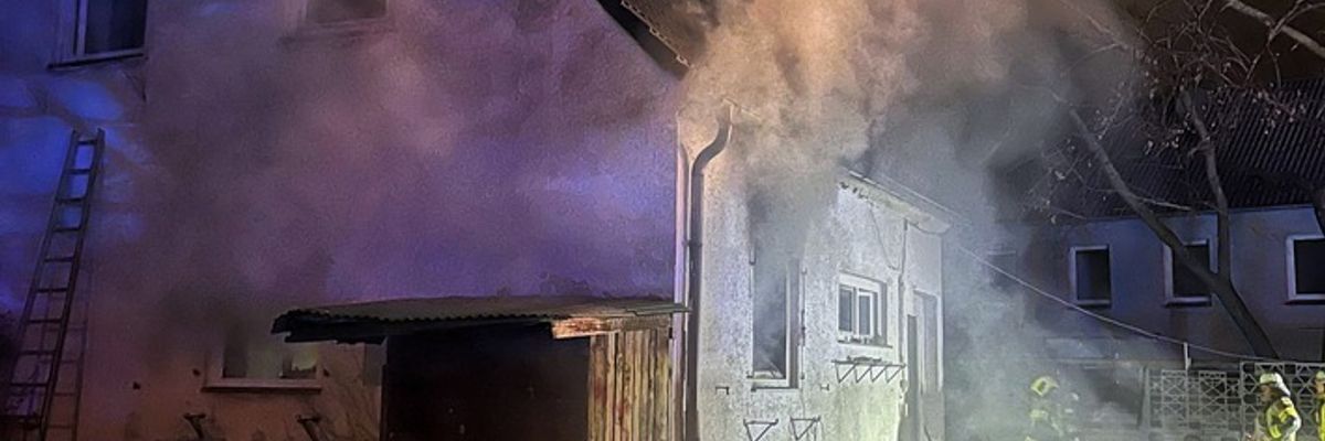 FW-NE: Küchenbrand in Einfamilienhaus | Mehrere Personen betreut