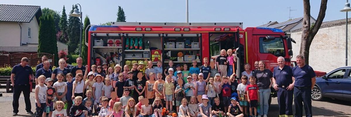 FW-PB: Feuer und Flamme für den Brandschutz: Spannende Brandschutzerziehung in Schwaney