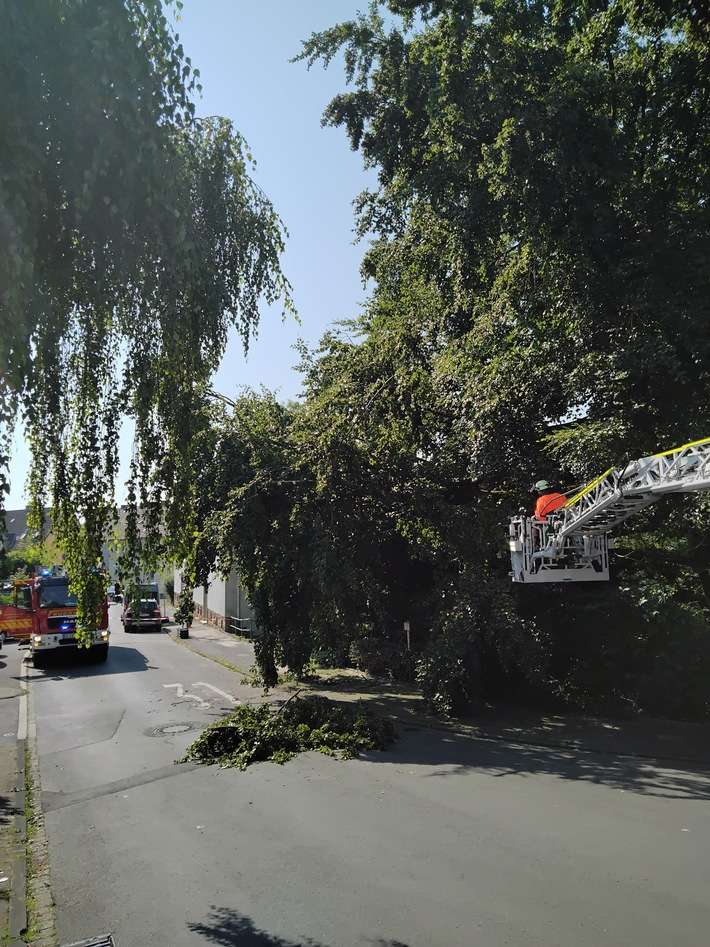 FW-EN: Wetter - bisher neun Einsätze am heißesten Wochenende des Jahres