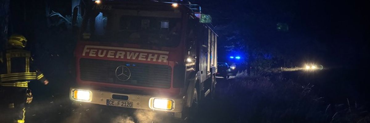 FW Flotwedel: Unklarer Feuerschein sorgt für nächtlichen Einsatz bei Offensen