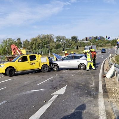 FW Reichenau: Verkehrsunfall nach Kollision von zwei PKW, B33 - Reichenau/Hegne
