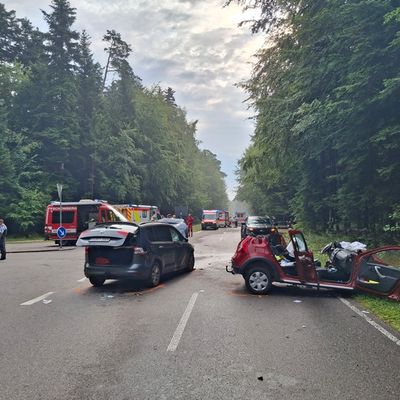 KFV-CW: Tödlicher Verkehrsunfall in Oberreichenbach / Fahrzeuge kollidieren auf Kreuzung