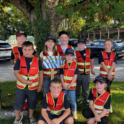 FW Beverungen: Nachwuchsfeuerwehr im Einsatz für die Natur / Kinderfeuerwehrgruppe Herstelle setzt farbenfrohes Zeichen für den Umweltschutz