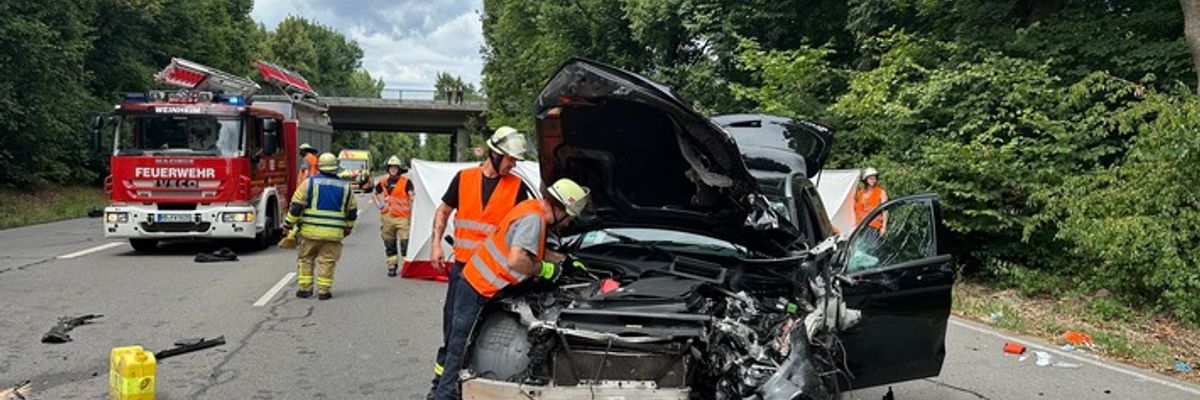 FW Weinheim: Feuerwehr Weinheim im Aufwendiger Feuerwehreinsatz mit technischer Rettung auf der Westtangente