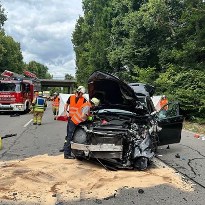 FW Weinheim: Feuerwehr Weinheim im Aufwendiger Feuerwehreinsatz mit technischer Rettung auf der Westtangente