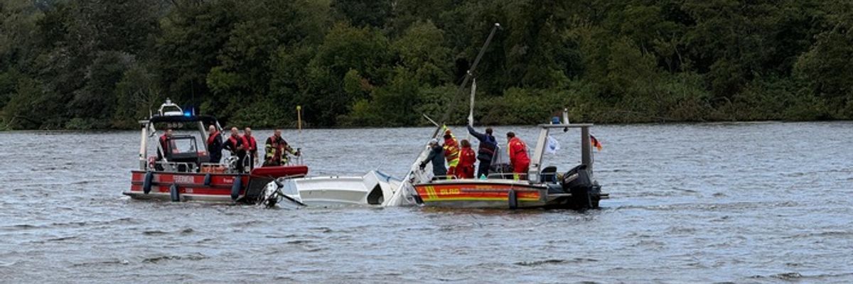 FW-E: Segelboot auf dem Baldeneysee drohte zu sinken - Feuerwehr Essen und DLRG im Einsatz