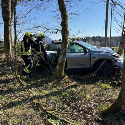 FW VG Westerburg: Mutter und Kleinkind verunfallen mit Elektrofahrzeug - Rauchentwicklung ruft Feuerwehr auf den Plan