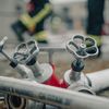 FW Moers: Bungalow durch Brand unbewohnbar / Zwei Personen verletzt