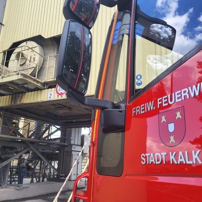 Feuerwehr Kalkar: Realitätsnahe Großübung bei der Basalt AG in Kalkar fordert zahlreiche Einsatzkräfte