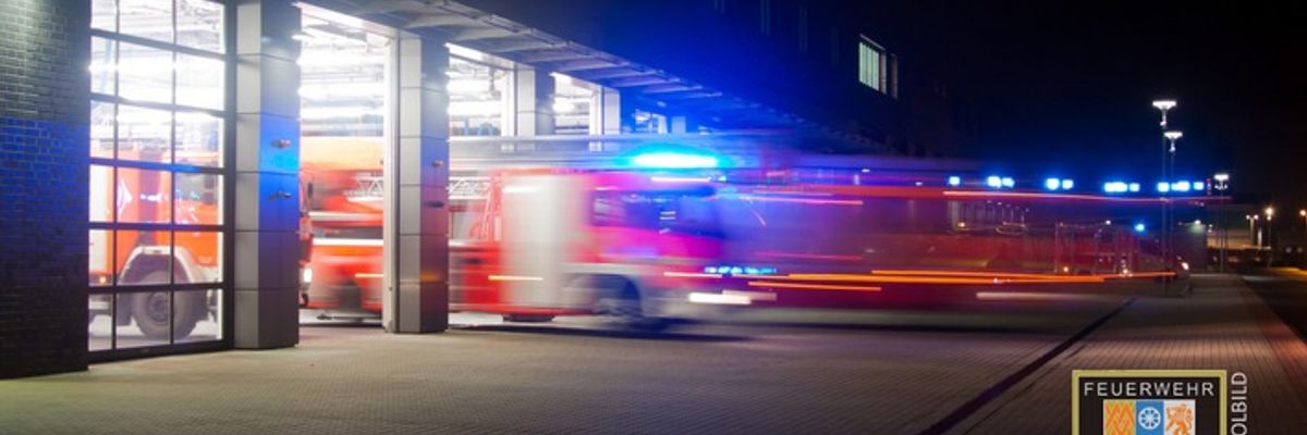 FW-MH: Küchenbrand in Wohn- und Geschäftshaus