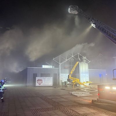 FW-AUR: Gastronomie-Küche wird Raub der Flammen