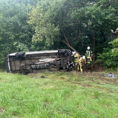 FW-OLL: Verkehrsunfall auf der A29 - Transporter kommt von Fahrbahn ab