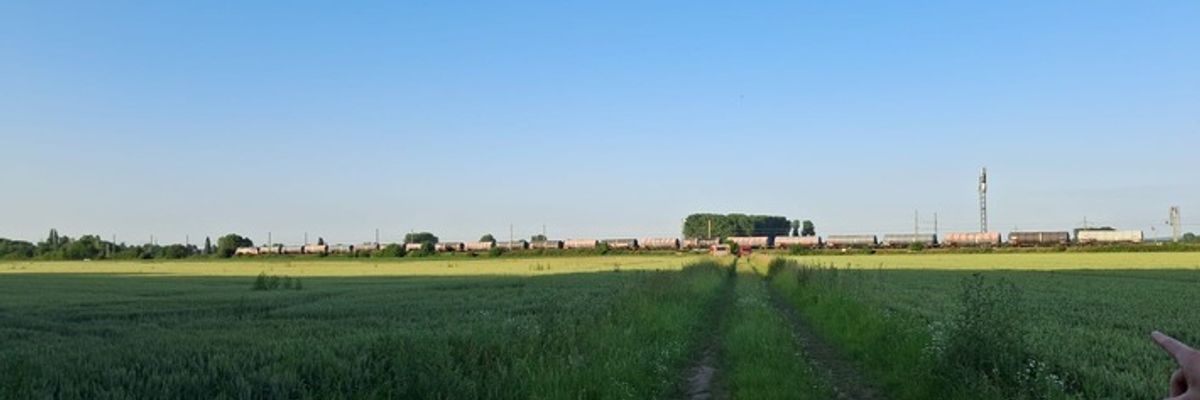 FW Minden: Großeinsatz für die Feuerwehr Minden - Austretender Gefahrstoff aus einem Tankwaggon