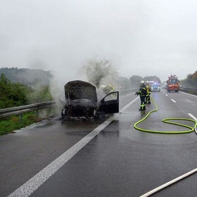 FW Sonsbeck: PKW-Brand auf der A57