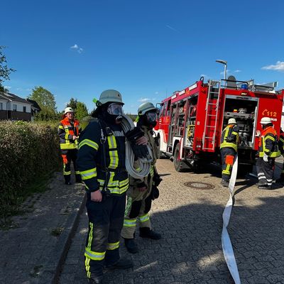 FW-ROW: Einsatz "F3 - brennt Dachstuhl" am 1. Mai