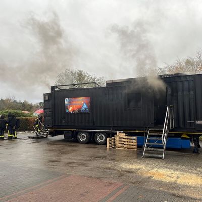 FW-OLL: Realistische Ausbildung im Brandübungscontainer für die Gemeinde-Feuerwehr Wardenburg