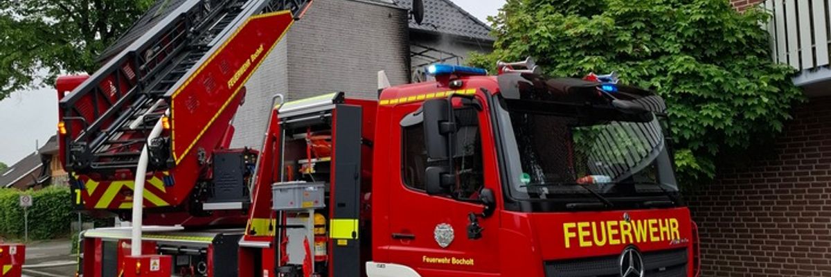 FW Bocholt: Feuerwehr verhindert Brandausbreitung auf Dachgeschoss