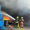 FW-Velbert: Lagerhalle brennt in voller Ausdehnung