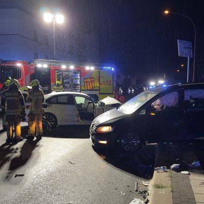 FW Paderborn: Verkehrsunfall mit zwei beteiligten Pkw an der Riemekestr.