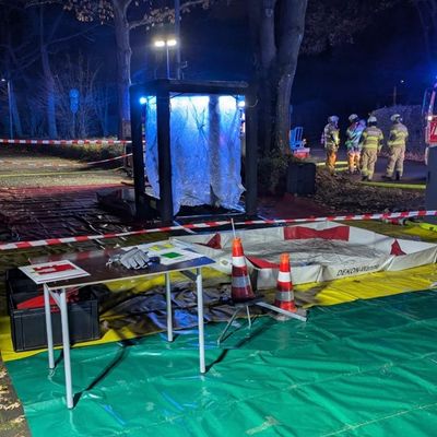 FW-GL: Gefahrstoffaustritt im Kombibad Paffrath - Feuerwehr im Großeinsatz
