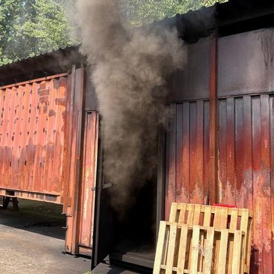 FW Hünxe: Fortbildung unter realistischen Bedingungen - Feuerwehr Hünxe trainiert in Weeze