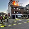 FW-NE: Dachstuhlbrand auf der Viersener Straße | Feuerwehr im mehrstündigen Einsatz