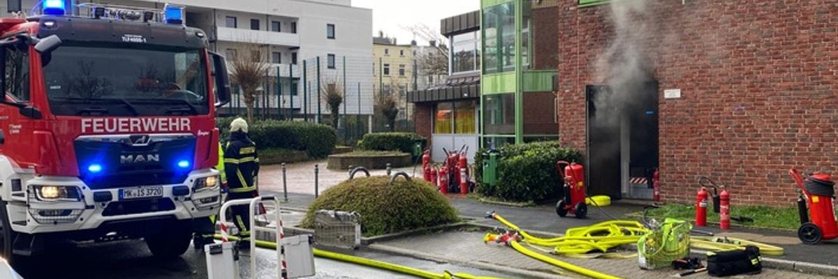 FW-MK: Großflächiger Stromausfall nach Brand einer 10-kV-Station