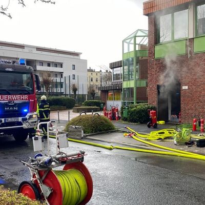 FW-MK: Großflächiger Stromausfall nach Brand einer 10-kV-Station