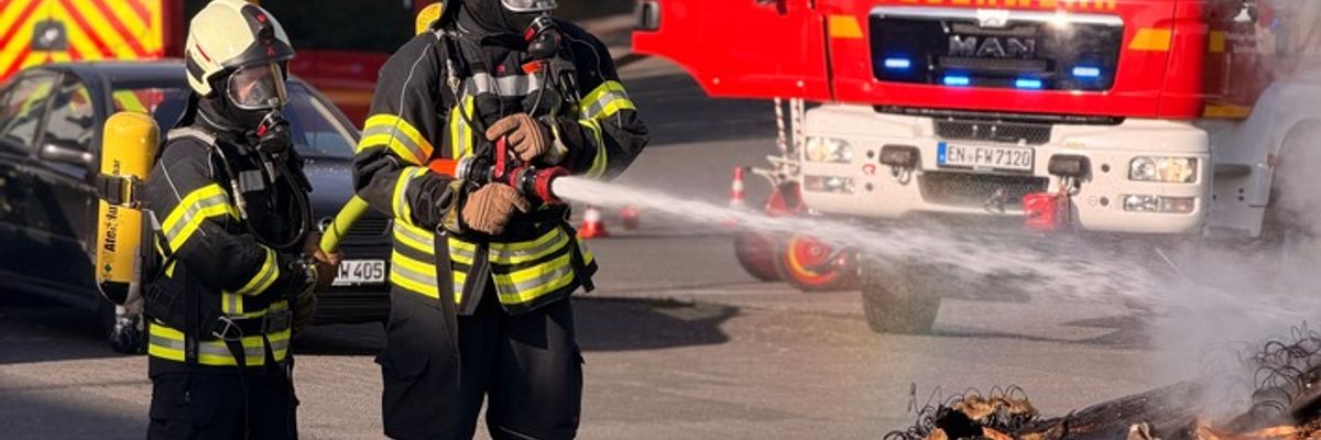 FW-EN: Brand in Müllwagen