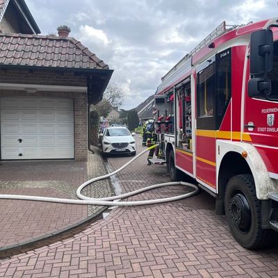 FW Dinslaken: Hund nach Kellerbrand wohlauf